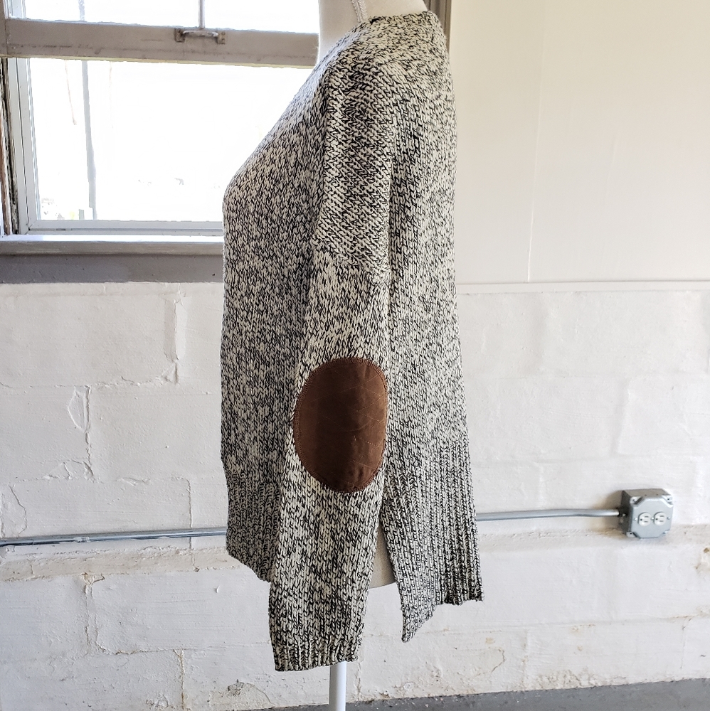Black/White knit sweater